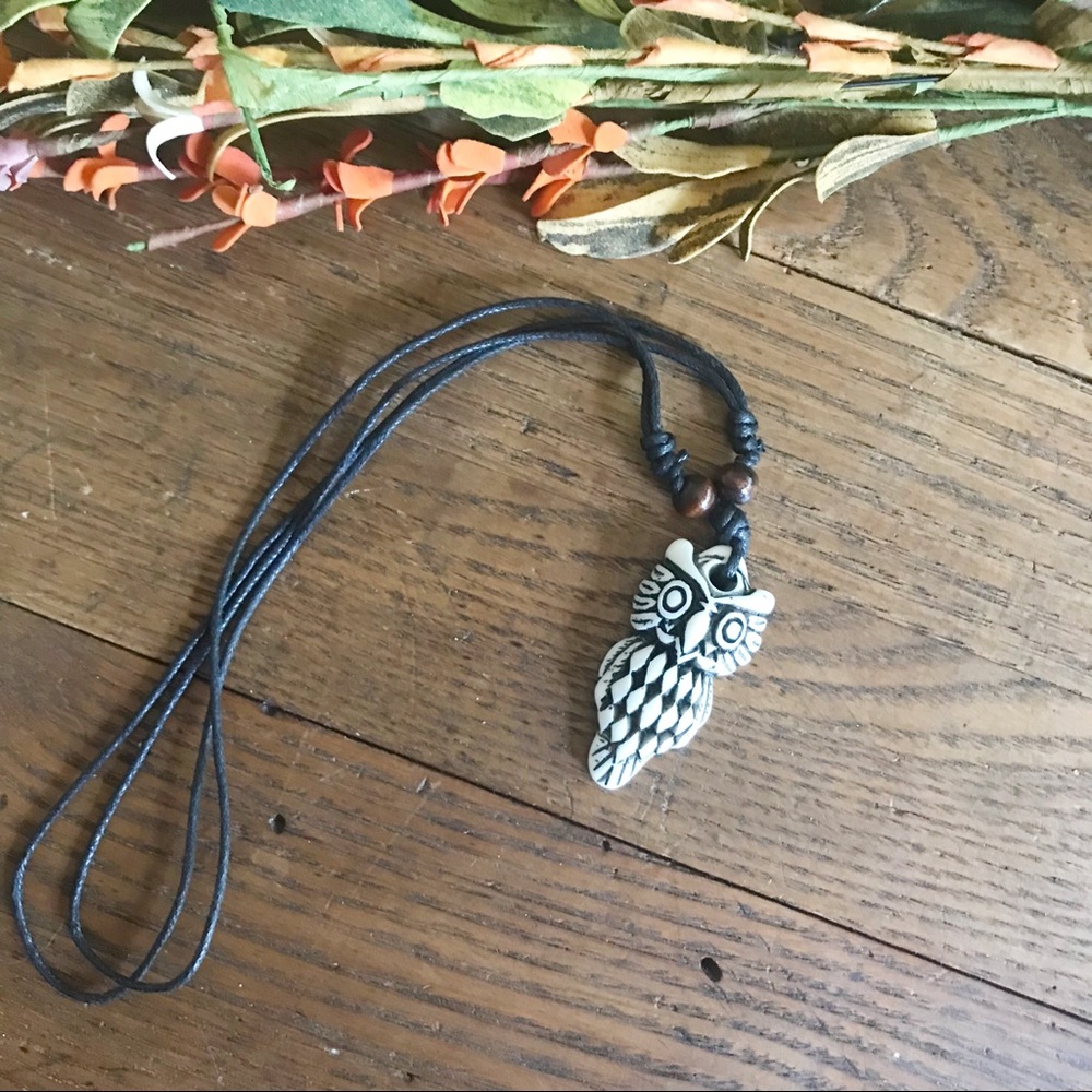 *SOLD* NWT Etched Owl Necklace